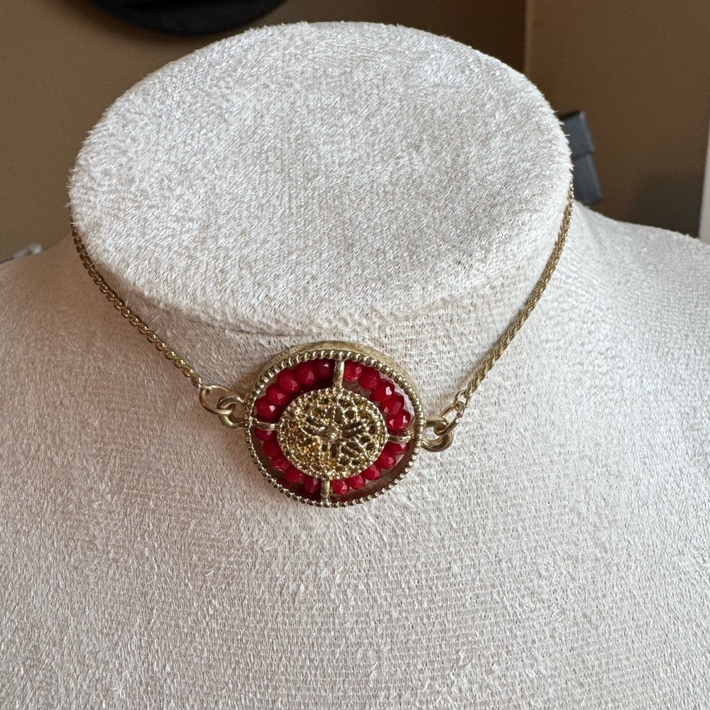 Elegant Gold and Red Pendant Bracelet - Picture 2 of 3